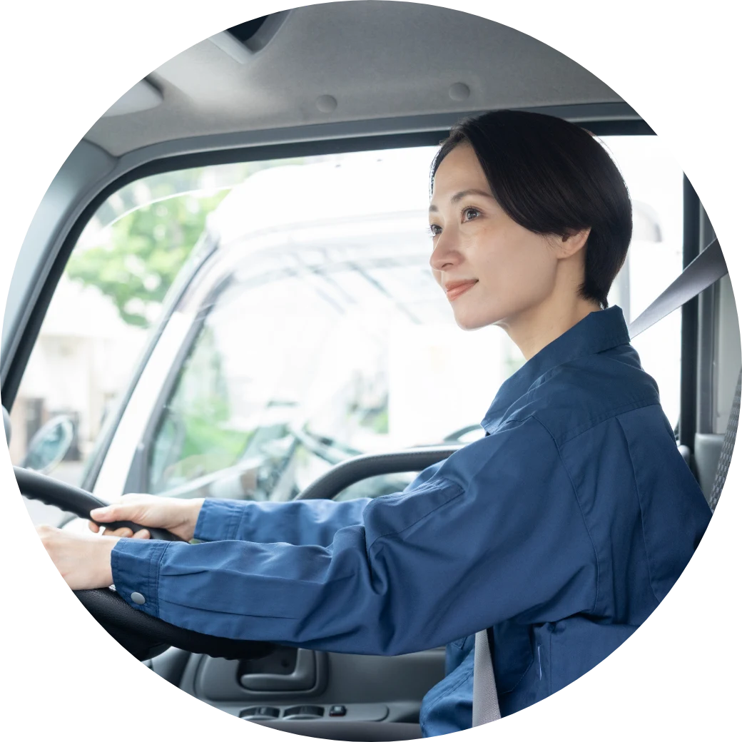 運転席で働く女性ドライバー